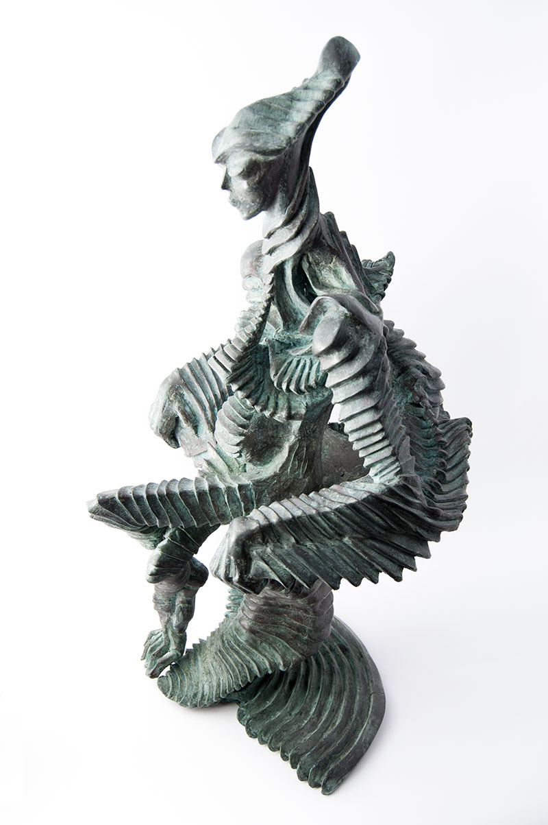 Scultura in bronzo di Lucia Zei che ritrae Sidonia, bronzo, scultura, Lucia Zei, un alieno seduto